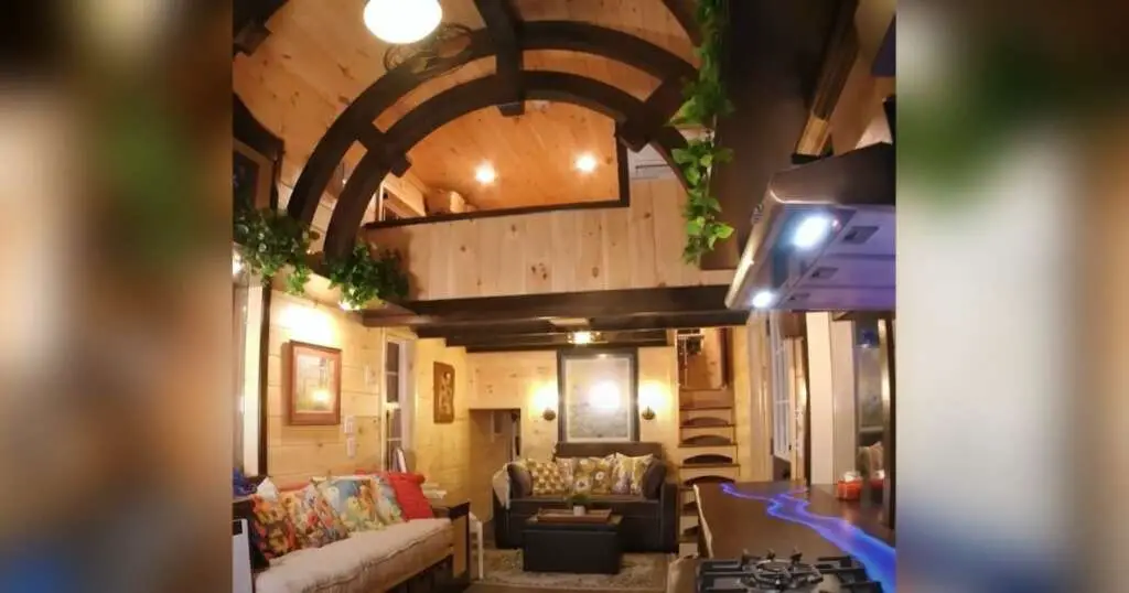 A Tour of Carmen and Bills Gorgeous Tiny Home in Tennessee