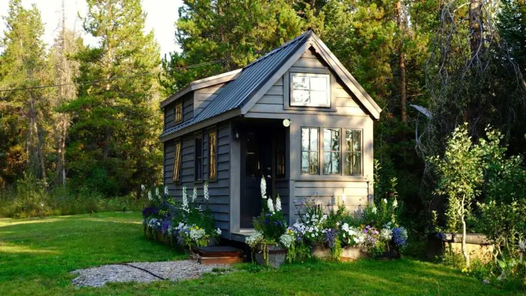 The Pros And Cons Of Downsizing To A Tiny Home